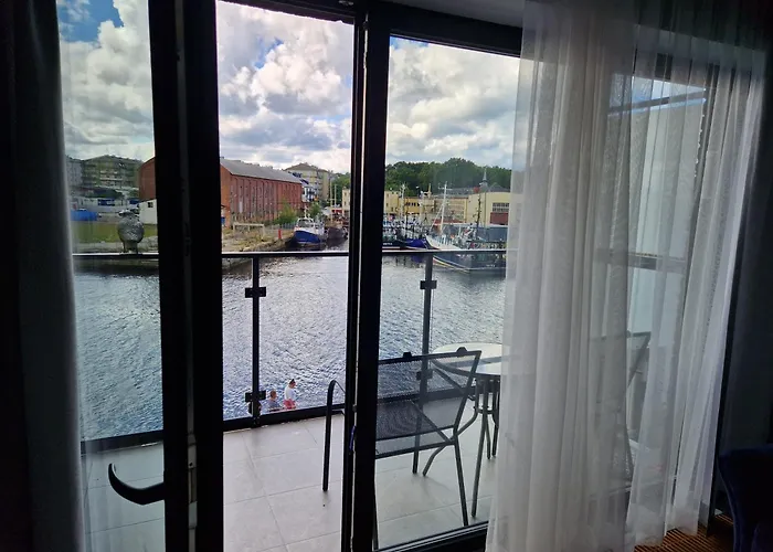 - W Porcie Z Widokiem I Klimatyzacja